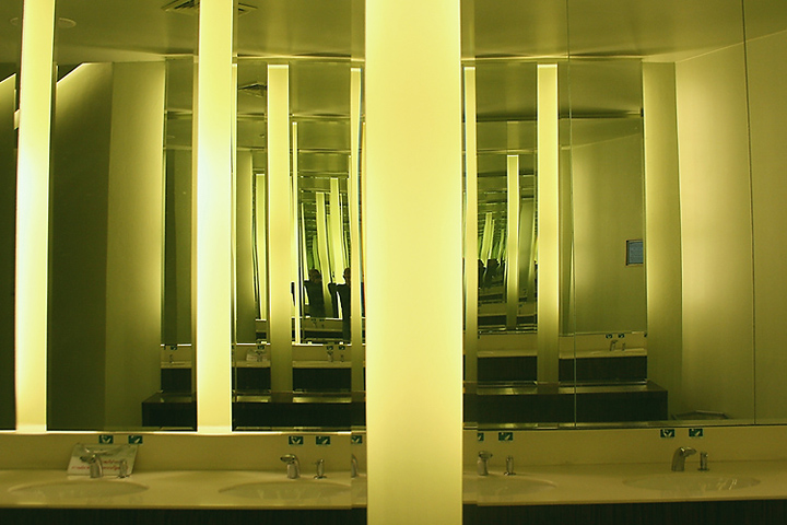 restrooms, siam paragon shopping mall, rama i road, bangkok